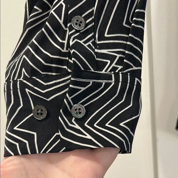 Equipment by Kate Moss Black and White Star Pattern Button Down Top, Size Large - Picture 3 of 9